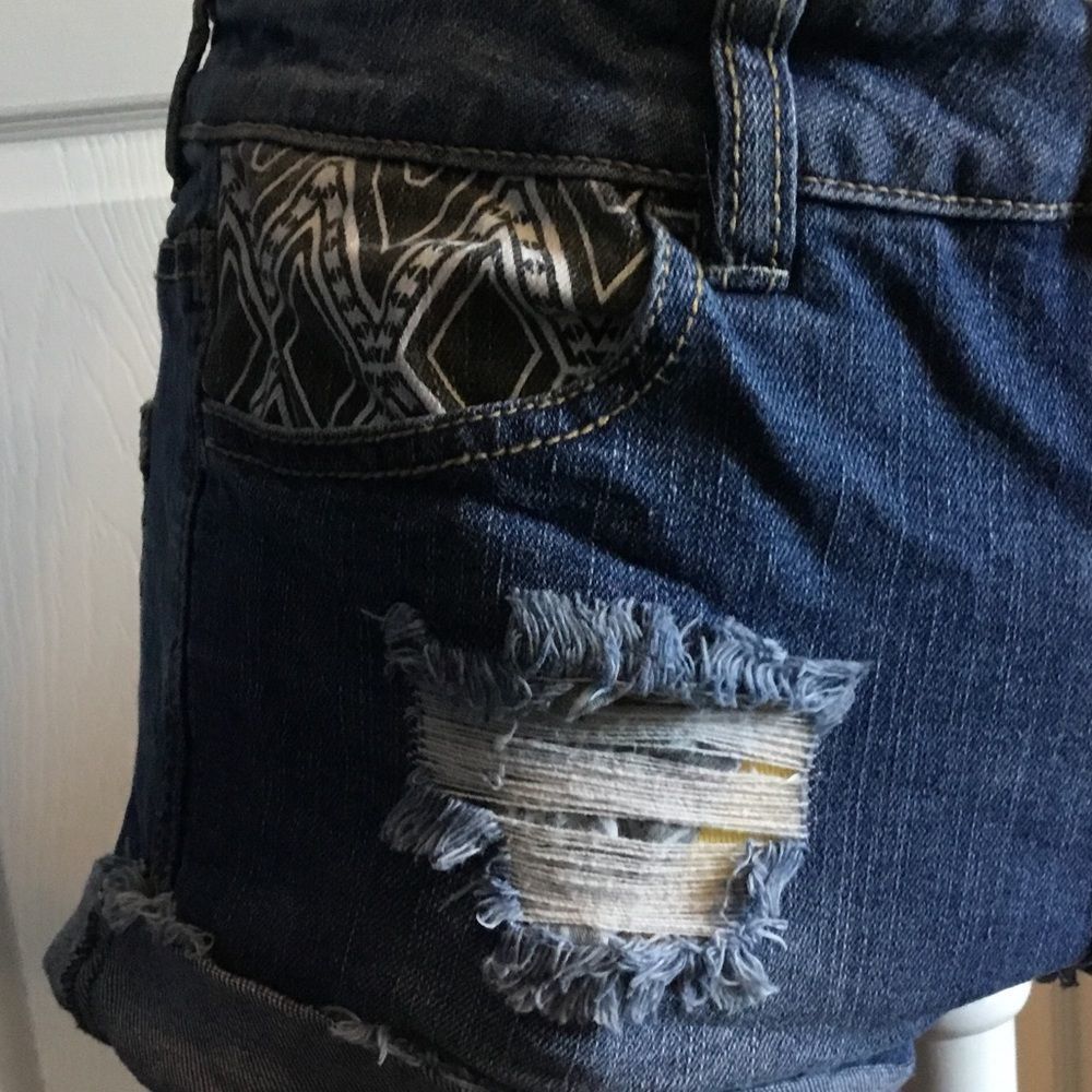Shorts - Picture 3 of 5